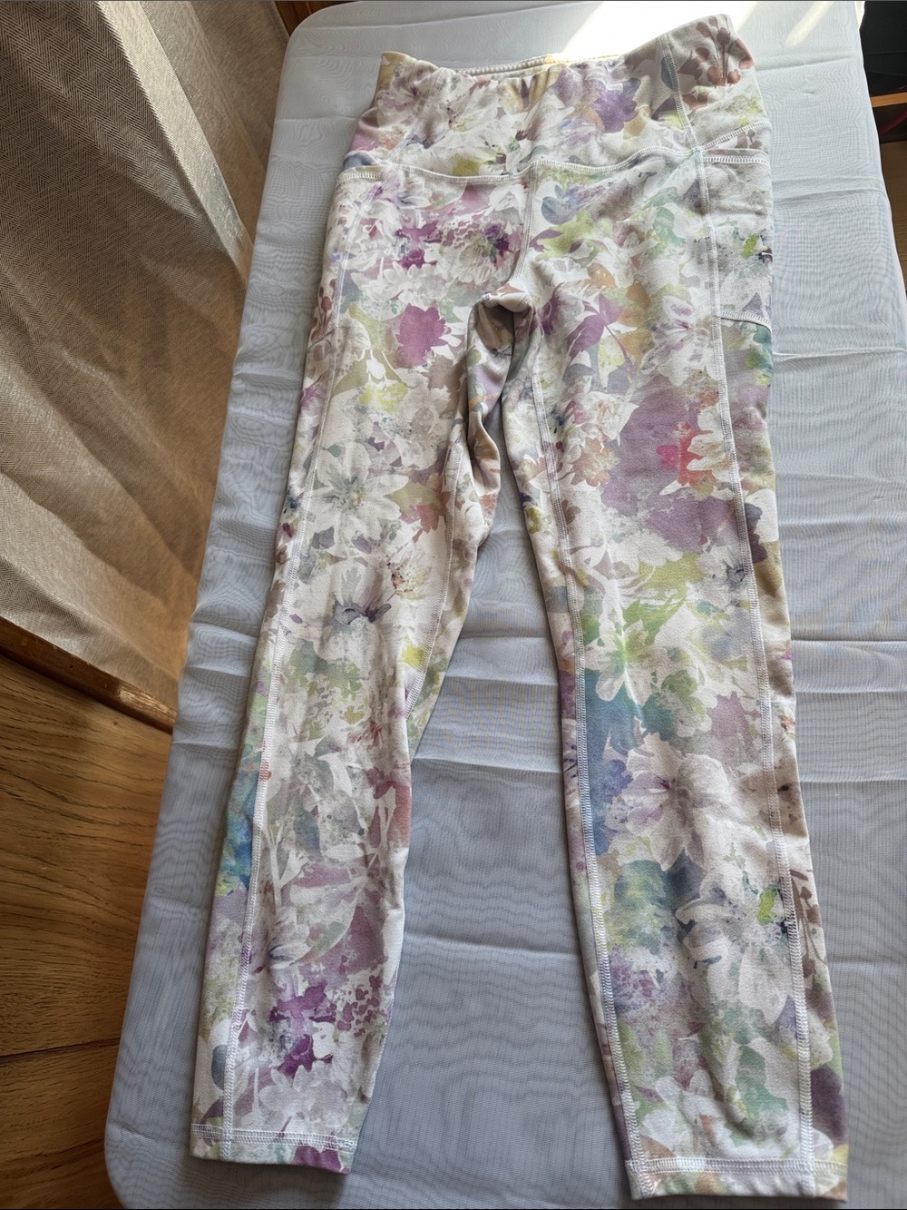 Woman’s Pastel Floral Active Leggings